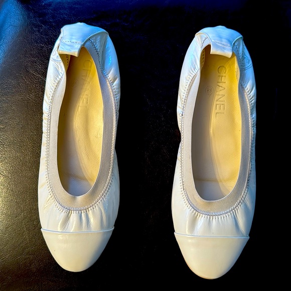 CHANEL. Ballet Flats - Very Demure 🥿
Made in Italy 🇮🇹 - Picture 3 of 6